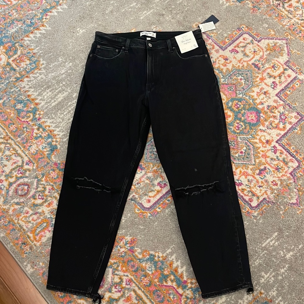 NWT Abercrombie Black Curve Love Mom Jeans - Size 31R